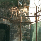 Rampa e muro di cinta distrutti dall'esplosione